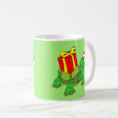 Groene schildpad met kerstcadeau klassieke mok (Voorkant rechts)