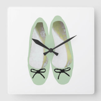 Groene Schoenen Vierkante Klok