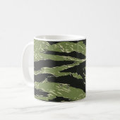 Groene tijgerstreep Camo Pattern Koffiemok (Voorkant links)