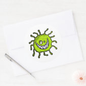 Groene Toothy Bacteriën Allergie Bug Ronde Sticker (Envelop)