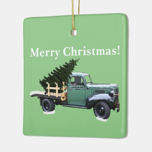 Groene versiering van vrachtwagen en vierkant keramisch ornament (Links)