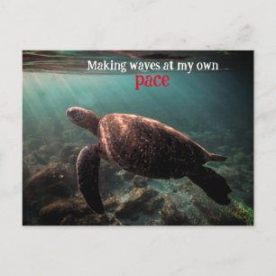 Groene zeeschildpad zwemt onder water briefkaart
