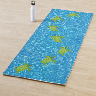 Groene zeeschildpadden op turquoise zeewater yogam yogamat