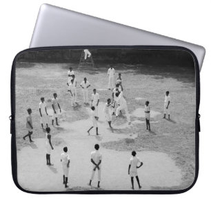GROEP MENSEN DIE BASEBALL SPELEN LAPTOP SLEEVE
