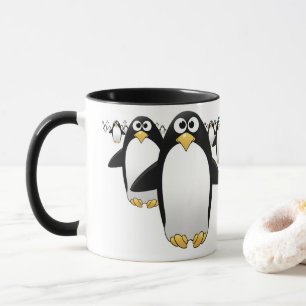 Groep Penquins voor een mok koffie