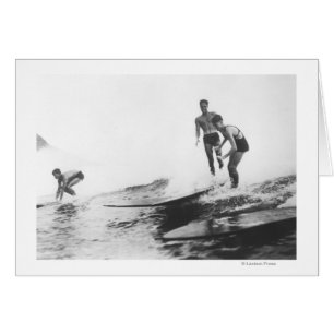 Groep Surfers in Honolulu, Hawaii Surfing