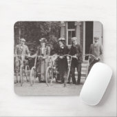 Groep van Edwardiaanse fietsers, begin jaren 1900  Muismat (Met muis)