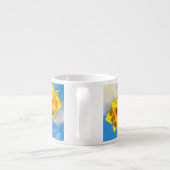 Groep van narcissen gouden medaille bloemen espresso kop (Achterkant)