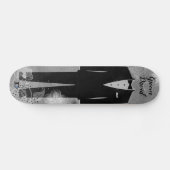 Groombuis op verhit grijs dvd-merk skateboard (Horizontaal)