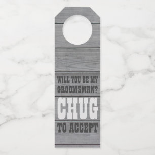 Groomsman-voorstel Chug om nephoutbier te accepter Flessenhanger
