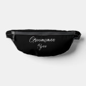Groomsman Witte Tekst op Black Fanny Pack Heuptasje (Liggend)