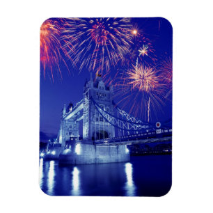 Groot-Brittannië, Londen. Vuurwerk boven de Tower Magneet