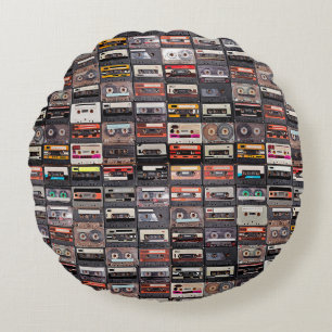 Groot collectie audiocassettes rond kussen
