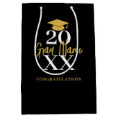 Groot Jaar - Naam en Pet - Zwart Goud Afstuderen Medium Cadeauzakje (Voorkant)