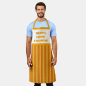 Groot Oranje gestreept Schort voor thuiskoken van  (Gedragen)