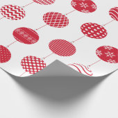 Groot rood kerstbal patroon inpakpapier (Hoek)