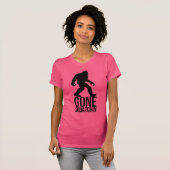 Groot voetje in een kraakbeen t-shirt (Voorkant volledig)