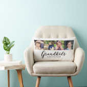 Grootkinderen maken foto's met grote klaver kussen (Stoel)