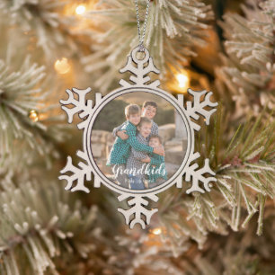 Grootkinderen maken het leven groots tin sneeuwvlok ornament