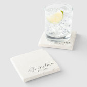 Grootma Minimalistisch Eenvoudig script op maat Stenen Onderzetter (Zijkant)