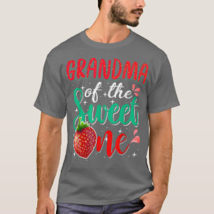 Grootmoeder van de aardbei met de zoete aardbei, e t-shirt