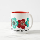 Grootmoeders worden gepromoot naar oma - Blauwgroe Tweekleurige Koffiemok (Voorkant rechts)