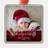 Grootouders Eerste kerstfoto White script Metalen Ornament (Voorkant)