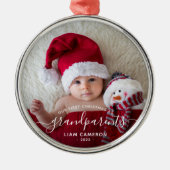 Grootouders Eerste kerstfoto White script Metalen Ornament (Voorkant)