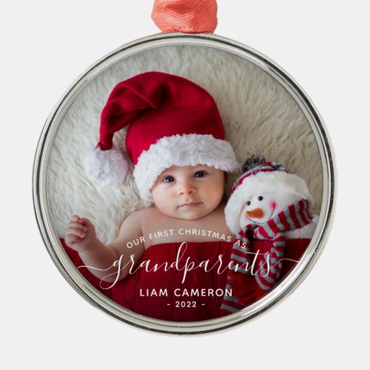 Grootouders Eerste kerstfoto White script Metalen Ornament (Voorkant)