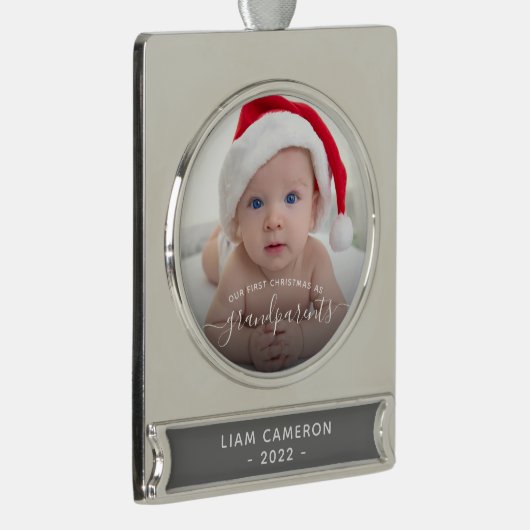 Grootouders Eerste kerstfoto White script Verzilverd Banner Ornament (Rechts)