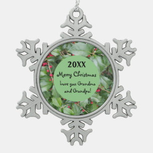 Grootouders met Kerstmis Holly Tin Sneeuwvlok Ornament