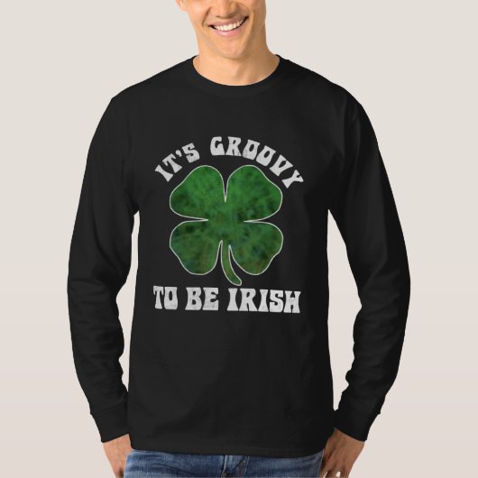 Groovy Being Irish Retro Shamrock St Patrick s Day T-shirt (Voorkant)