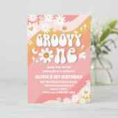 Groovy Daisy 1st Birthday Invitation (Debout devant)