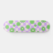 Groovy Daisy Floral Checkerboard, Y2K 90s Skateboard (Horizontaal)