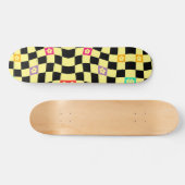 Groovy Daisy Floral Checkerboard, Y2K 90s Skateboard (Horizontaal)