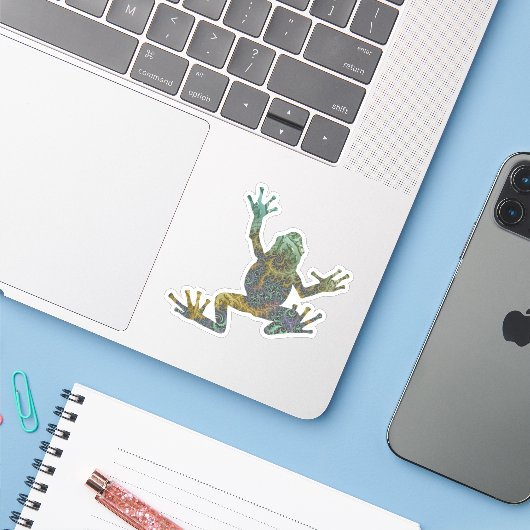 Groovy Green en Gold Fractal Tree Frog Sticker (Laptop met iPhone)