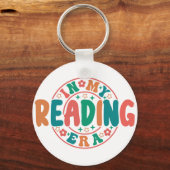 Groovy "In My Reading Era" Wavy Font Graphic Sleutelhanger (Voorkant)