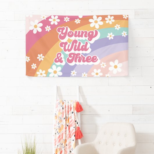 Groovy jong wild drie retro regenboog 3e verjaarda spandoek (Insitu)