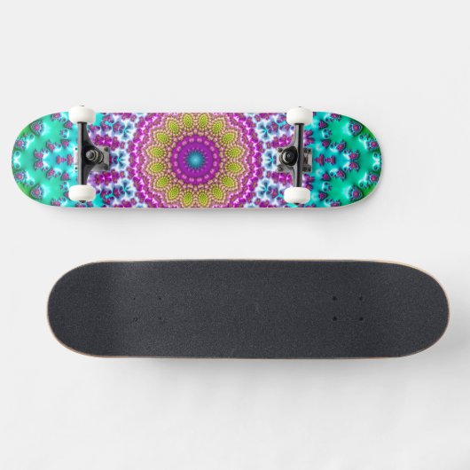 Groovy Kleurrijke Jewel Tone Boho Fractal Mandala Skateboard (Horizontaal)