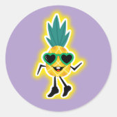 Groovy Pineapple Vibes – Cool Fruit Cartoon Ronde Sticker (Voorkant)