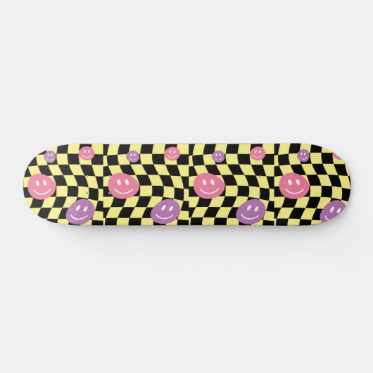 Groovy psychedelische Retro Smiley Checkerboard, Skateboard (Horizontaal)