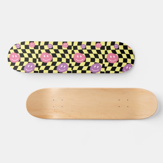 Groovy psychedelische Retro Smiley Checkerboard, Skateboard (Horizontaal)