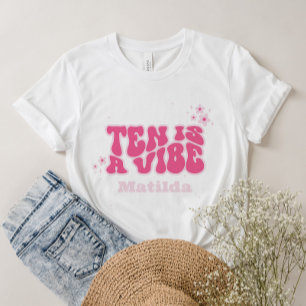 Groovy Rainbow Ten is een Vibe 60's retro daisy ro T-shirt