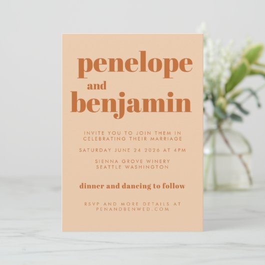 Groovy Retro 70s Design in Brown and Sand Wedding Kaart (Staand voorkant)