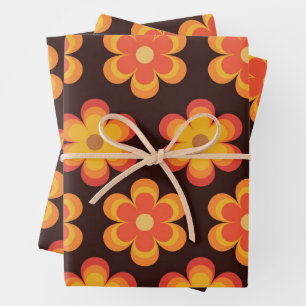 Groovy retro bloemen patroon oranje en geel inpakpapier vel