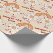 Groovy retro daisy boho rainbow gepersonaliseerde cadeaupapier (Hoek)