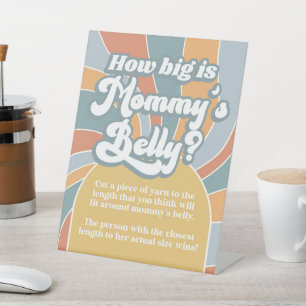 Groovy Retro Hoe groot is het Belly Shower Game va Reclamebord Met Voetstuk