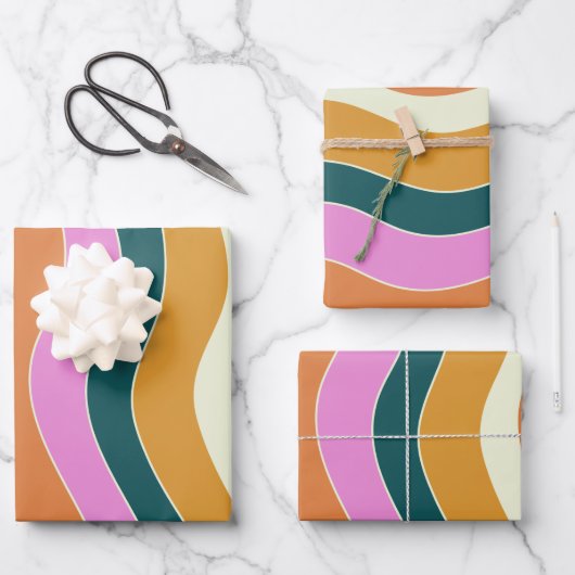 Groovy Retro Pink en Green Wavy Lines Inpakpapier Vel (Voorkant)