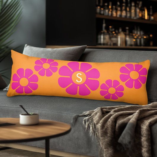 Groovy Roze Daisy met Aangepast Sinaasappel Monogr Lichaamskussen