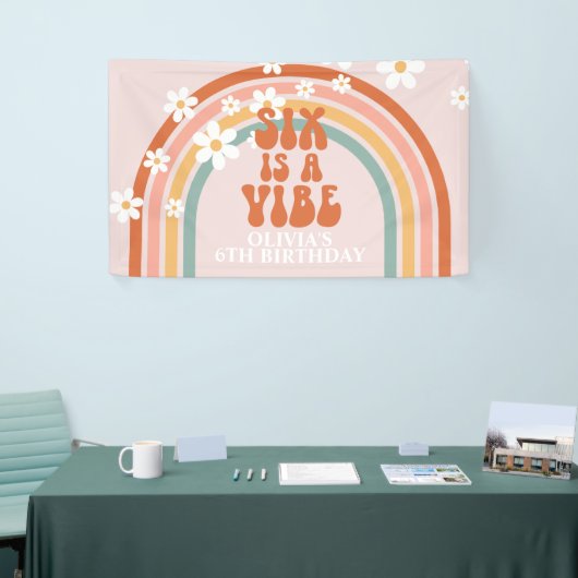 Groovy Six is een Vibe Rainbow Daisy 6th Verjaarda Spandoek (Beurs)